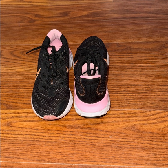 Nike Renew Sneakers - Picture 3 of 4